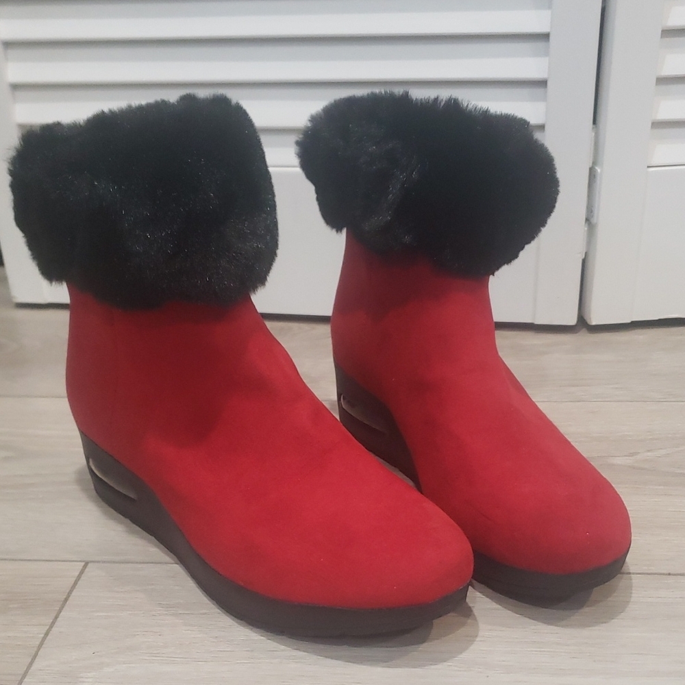 Elegant Red Women's Boots with Black Fur Trim